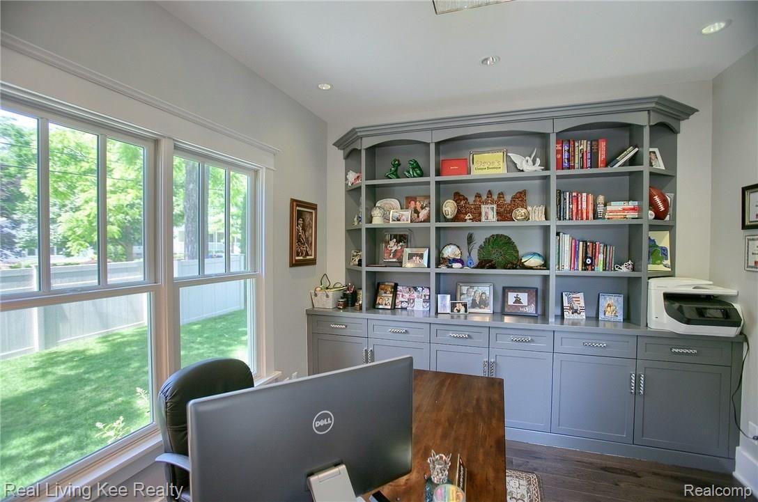930 Fairview Avenue Rochester, MI 48307 - Photo 8 of 43 Library_2nd_View.jpg