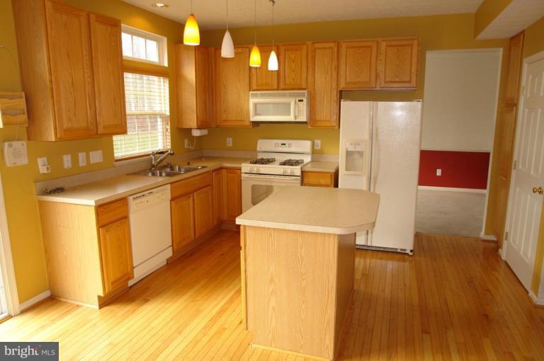 7779 Rotherham Drive Hanover, MD 21076 - Photo 7 of 17 Kitchen