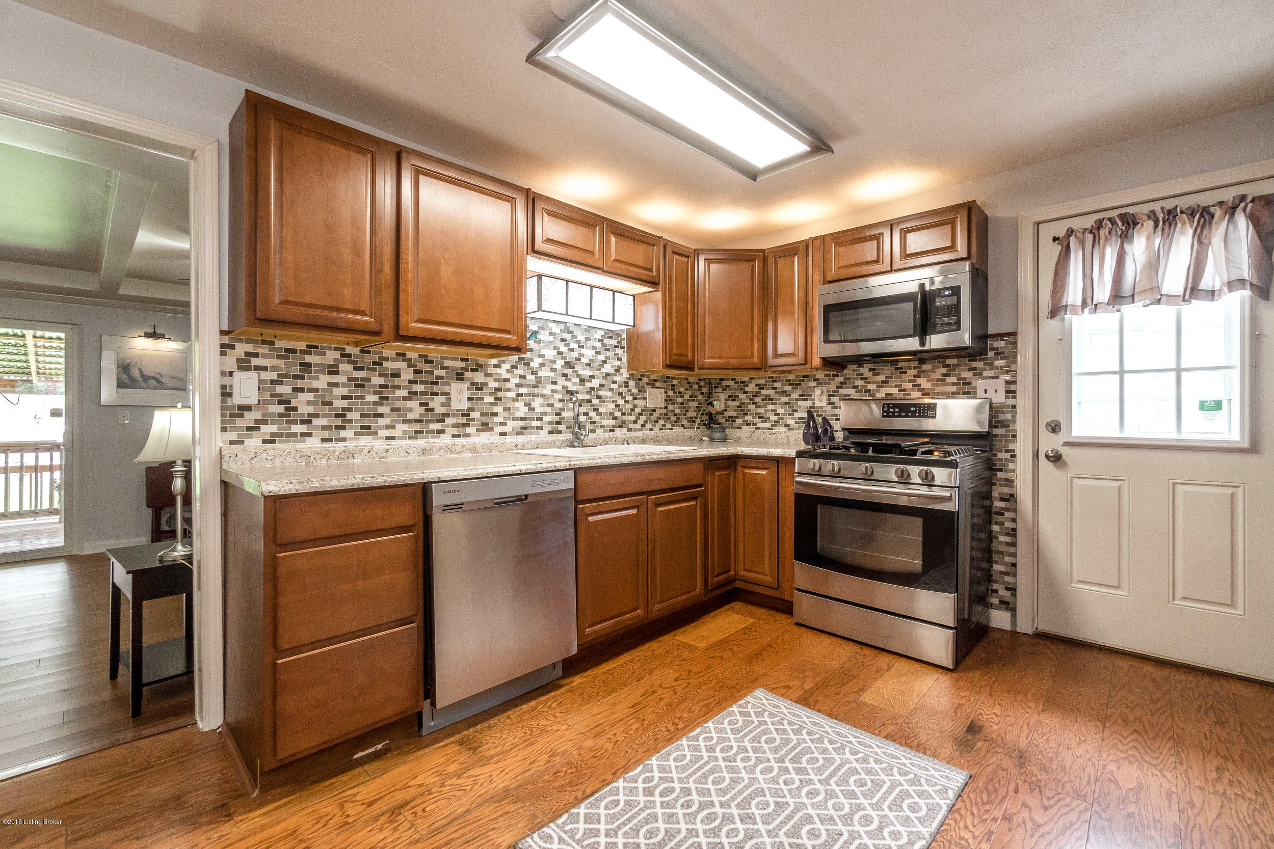 6611 Delton Road Louisville, KY 40258 - Photo 12 of 49 11