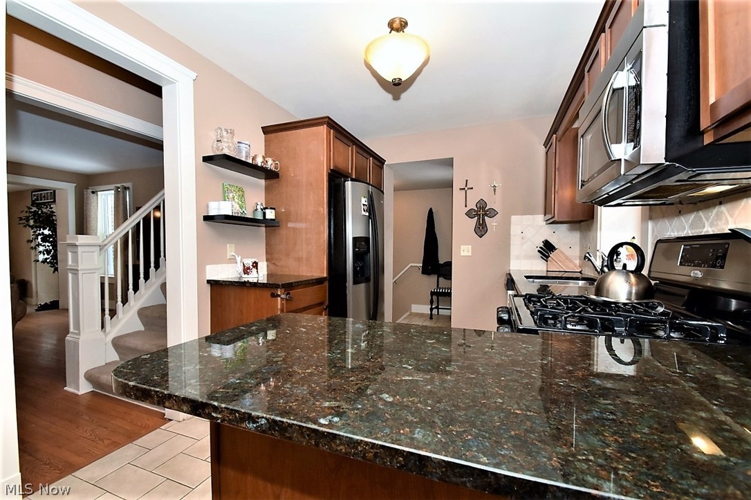 1654 Compton Road Cleveland, OH 44118 - Photo 14 of 34