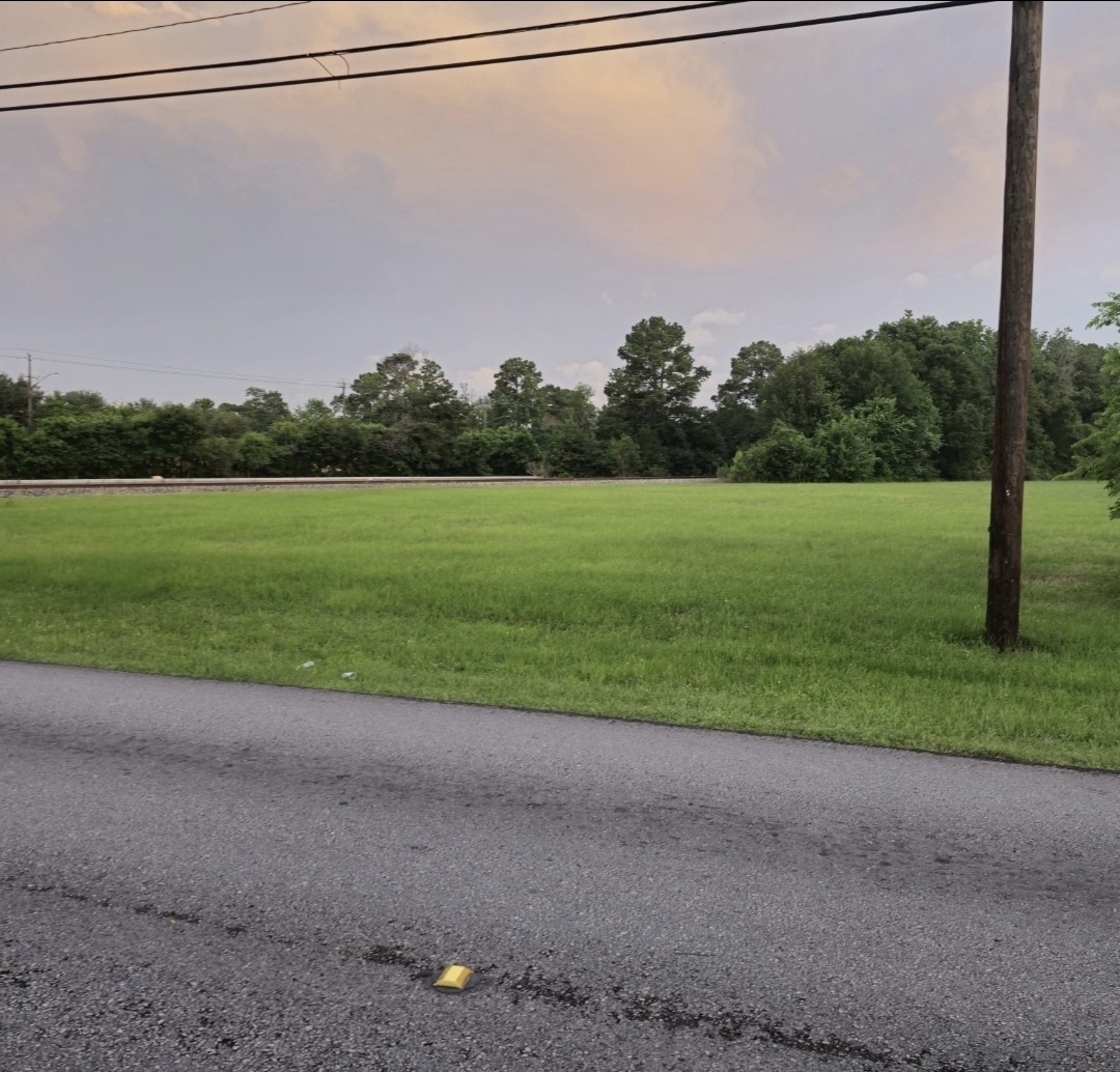 4918 Langley Road Houston, TX 77093 - Photo 2 of 5 a view of a field and grass