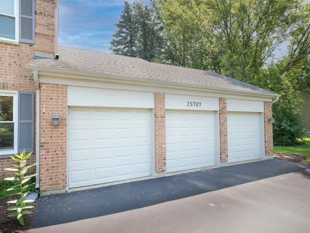 $619,000 | 25707 Eagle Drive, Mundelein, IL 60060