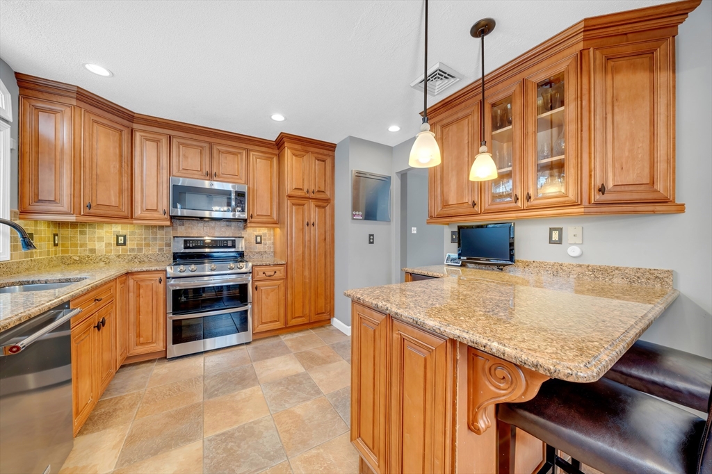 4 Richard Circle Andover, MA 01810 - Photo 8 of 41