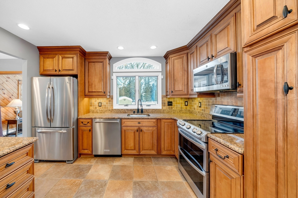 4 Richard Circle Andover, MA 01810 - Photo 9 of 41