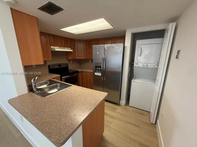 $2,800 | 10231 Fontainebleau Boulevard, Unit 201, Miami, FL 33172