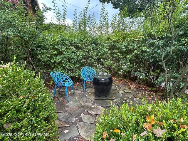 a view of a sitting area with lots of bushes