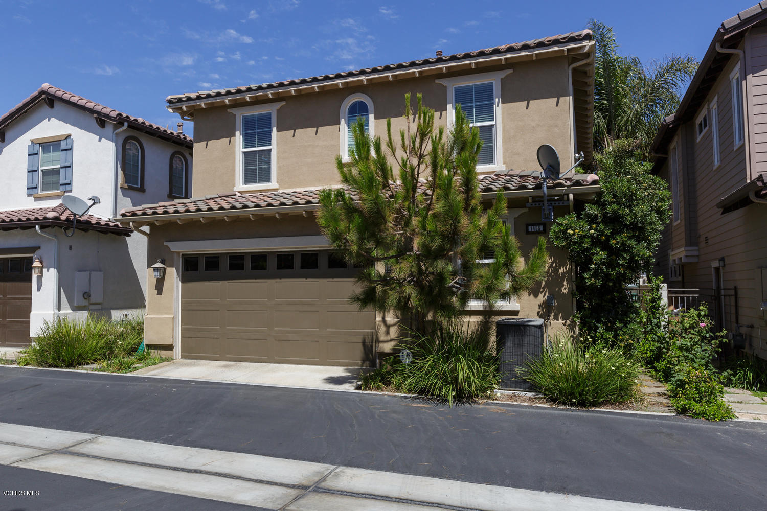 1455 Donegal Way Oxnard, CA 93035 - Photo 28 of 32 front view of a house with a street