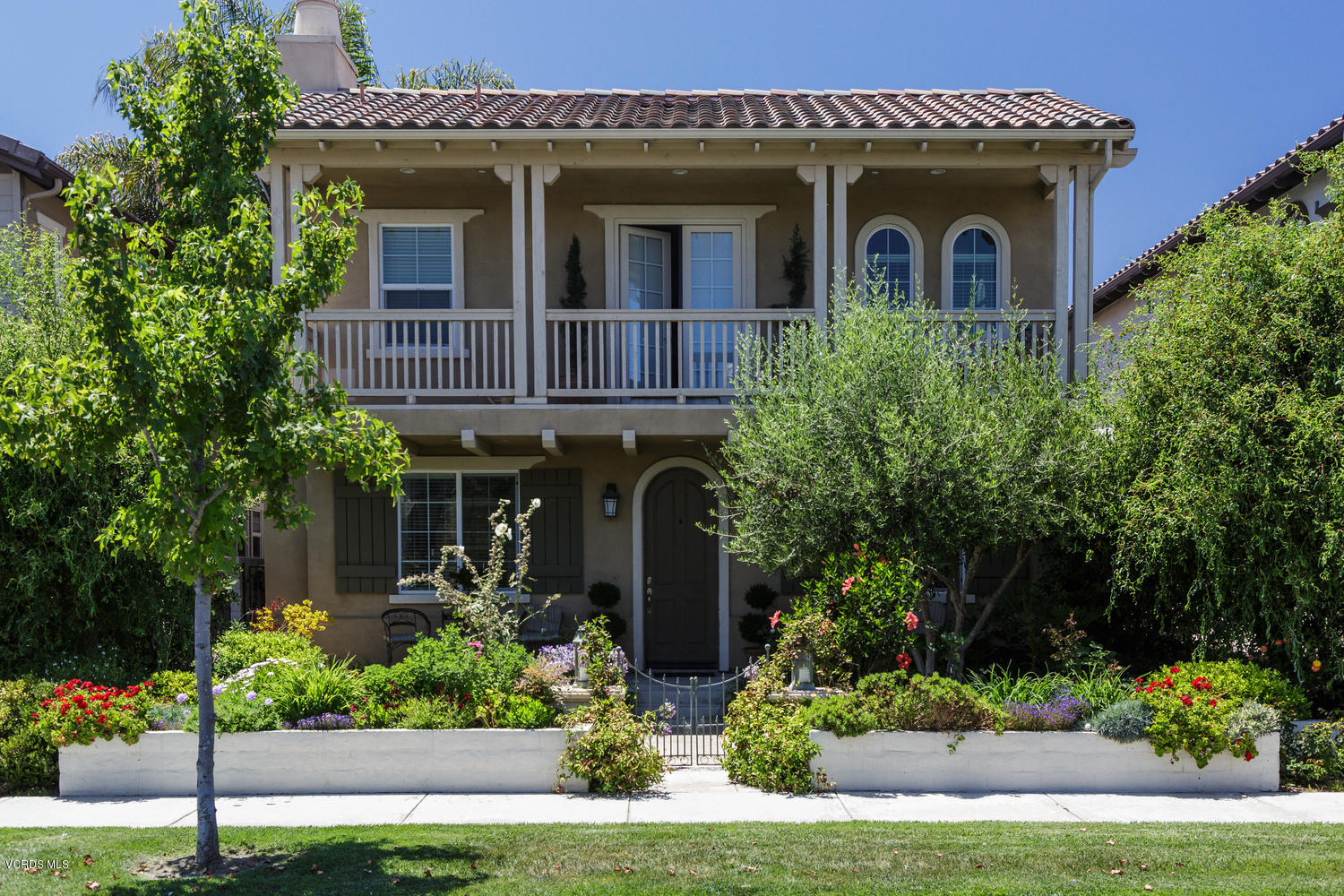 1455 Donegal Way Oxnard, CA 93035 - Photo 32 of 32 front view of a house with a yard
