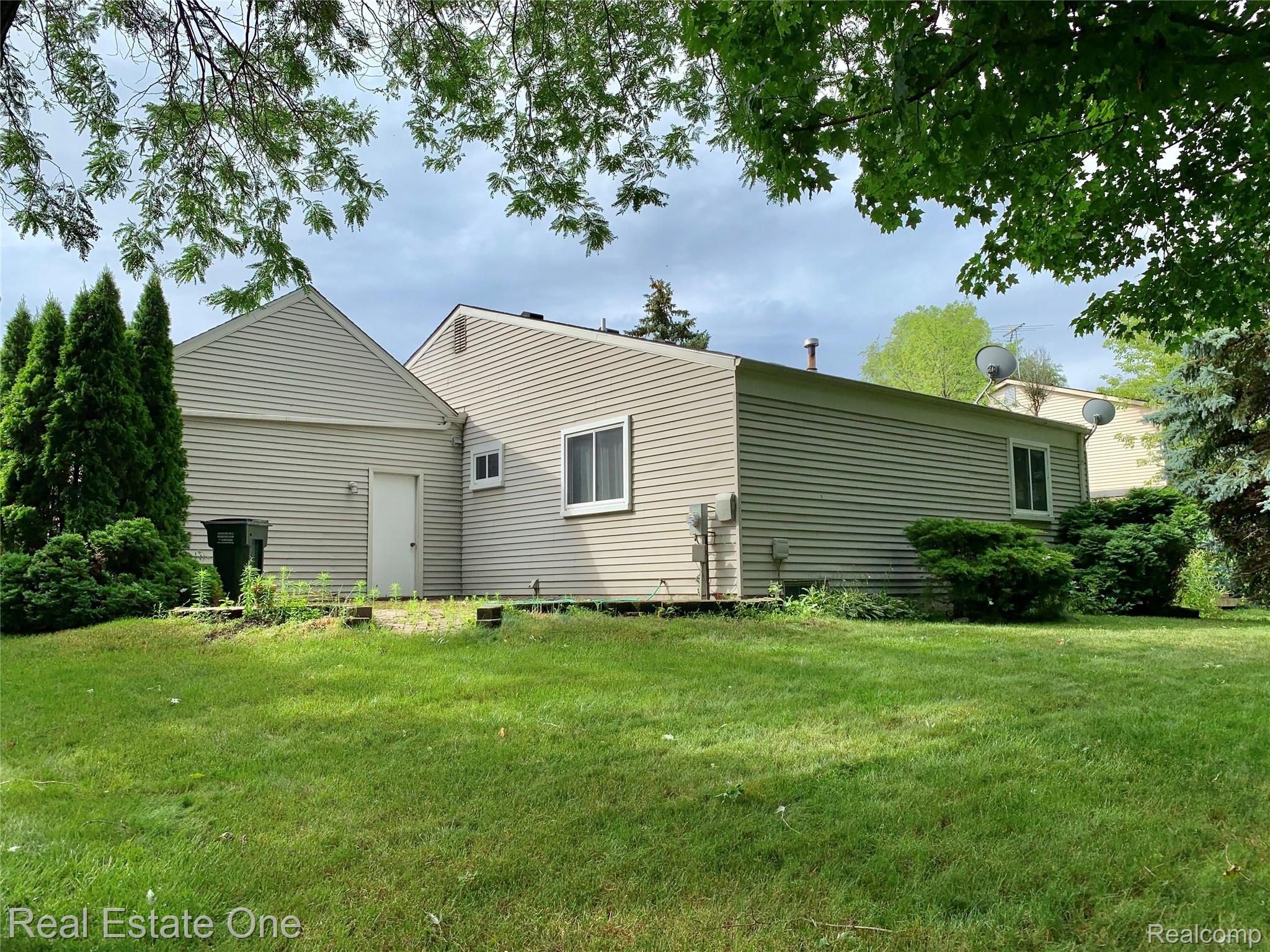 1630 Dancer Drive Rochester, MI 48307 - Photo 11 of 12 IMG_1074.jpg