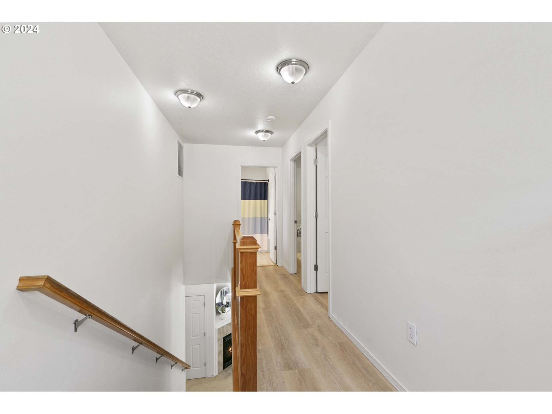 3041 South Cedar Ridge Drive Ridgefield, WA 98642 - Photo 17 of 26 a hallway with wooden floor