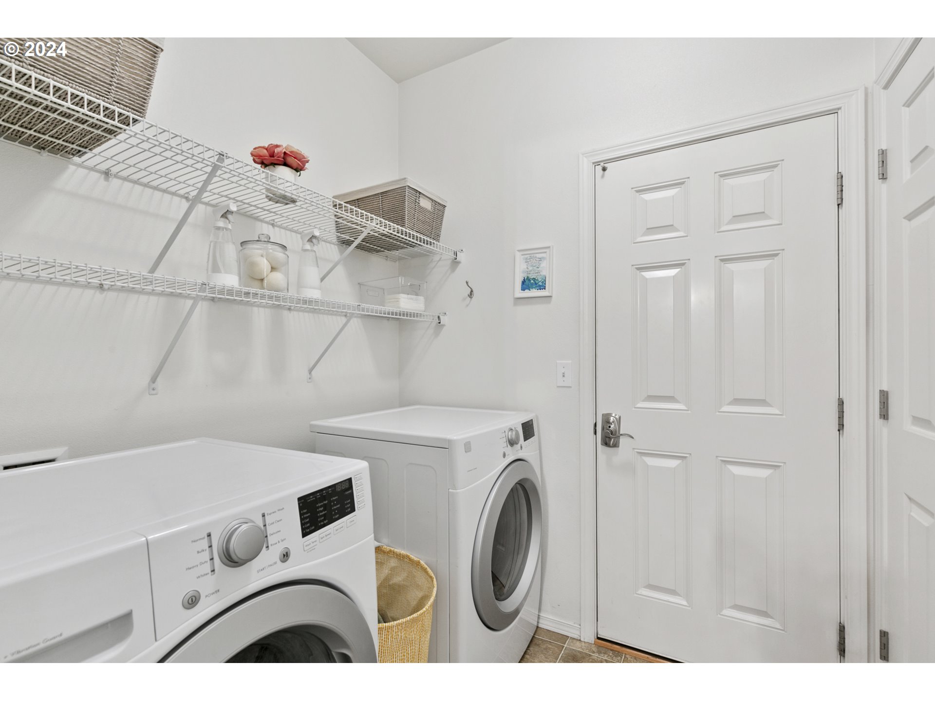 3041 South Cedar Ridge Drive Ridgefield, WA 98642 - Photo 22 of 26 a utility room with dryer and washer