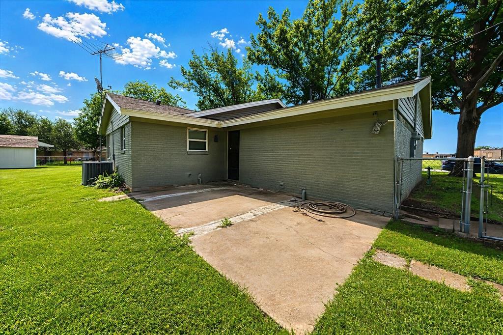 504 Pecan Street Crowley, TX 76036 - Photo 27 of 30