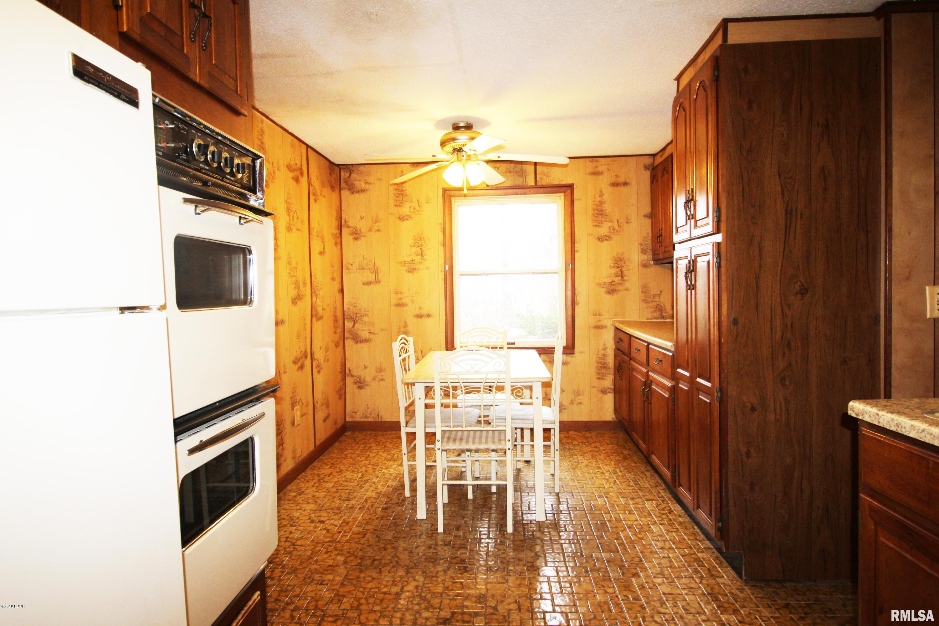 11708 Lincoln Road Sesser, IL 62884 - Photo 10 of 27