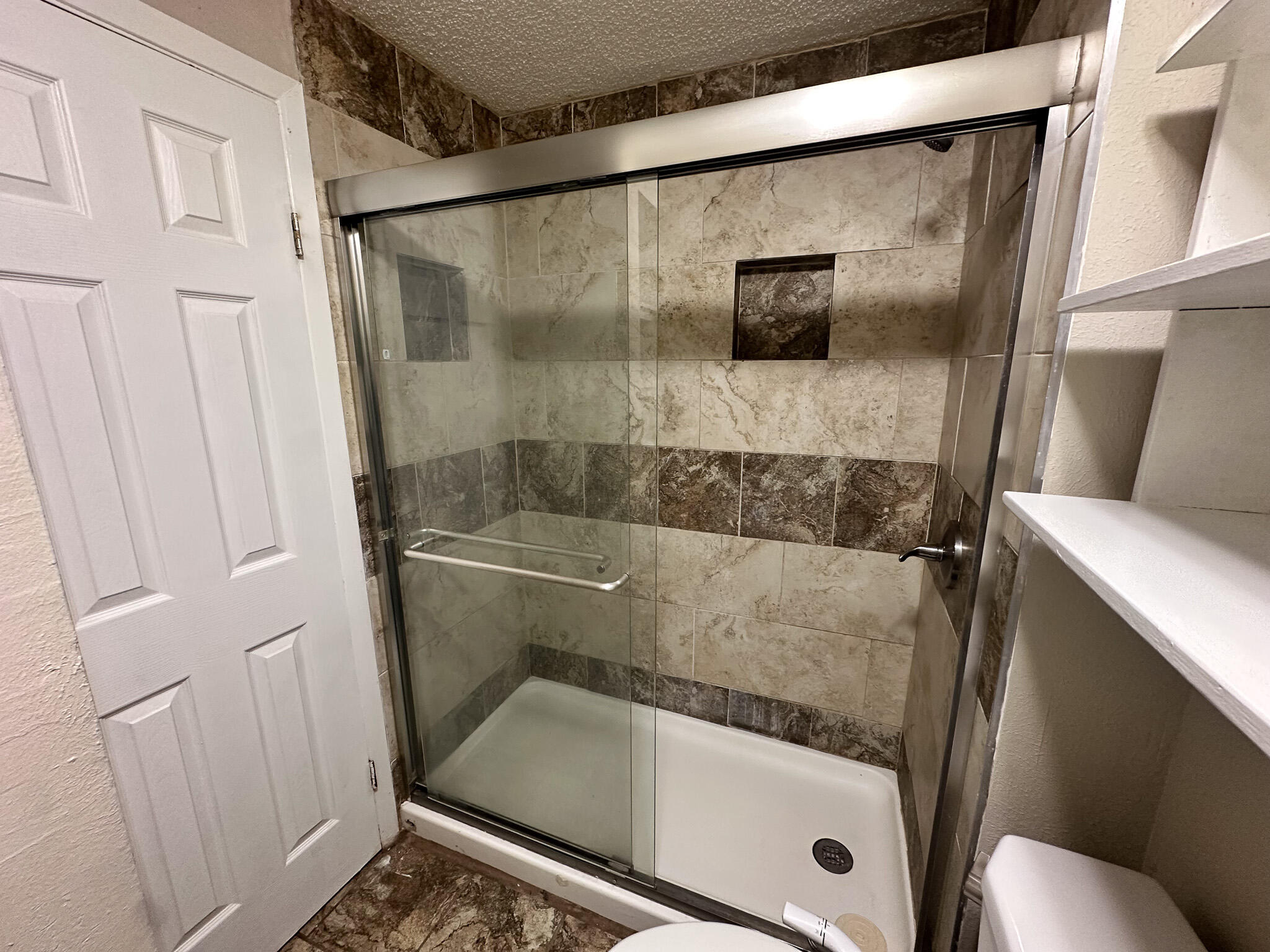2101 48th Street Lubbock, TX 79412 - Photo 15 of 36 a bathroom with a tub