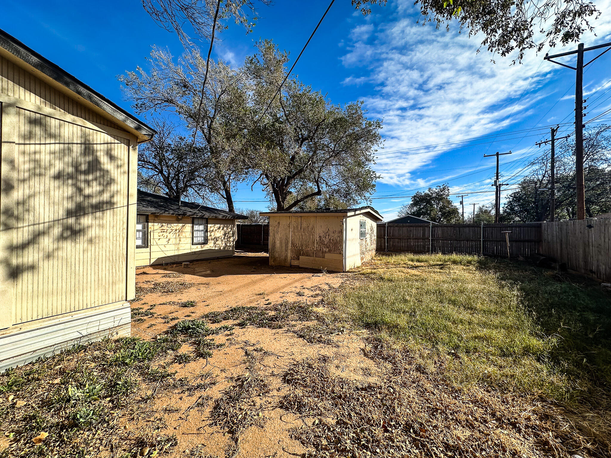 2101 48th Street Lubbock, TX 79412 - Photo 25 of 36 a backyard of a house