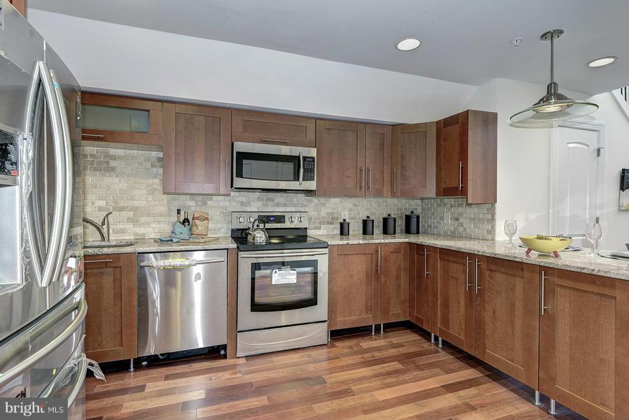 1424 L Street Southeast, Unit 302 Washington, DC 20003 - Photo 4 of 22 Huge Open Kitchen