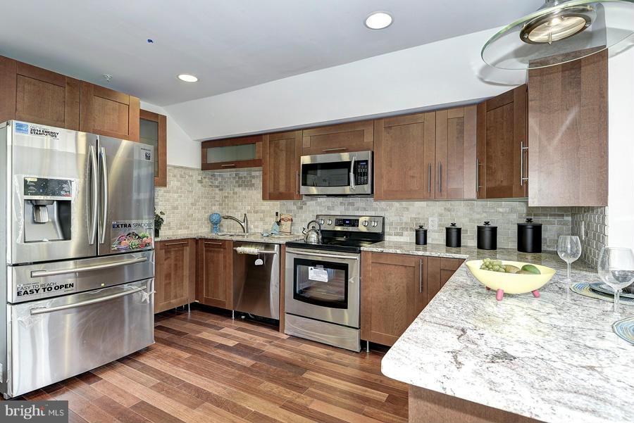 1424 L Street Southeast, Unit 302 Washington, DC 20003 - Photo 5 of 22 Beautiful Granite Counter tops