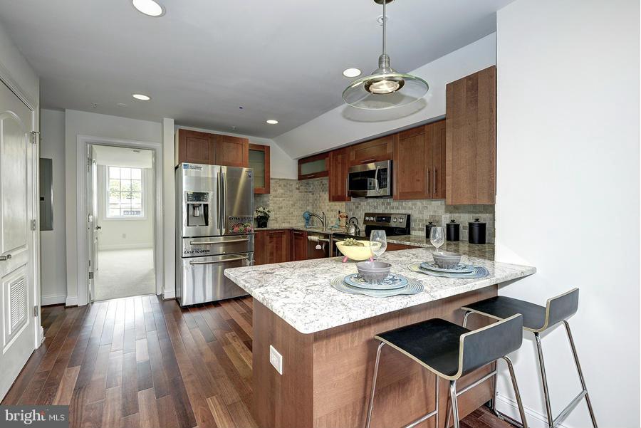 1424 L Street Southeast, Unit 302 Washington, DC 20003 - Photo 6 of 22 Breakfast Bar