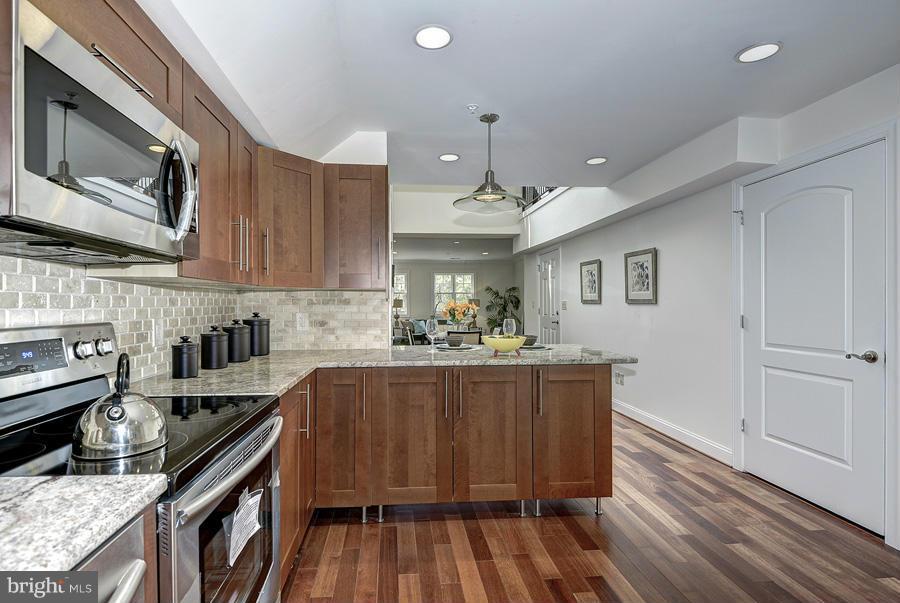 1424 L Street Southeast, Unit 302 Washington, DC 20003 - Photo 8 of 22 Kitchen Hardwoods Throughout