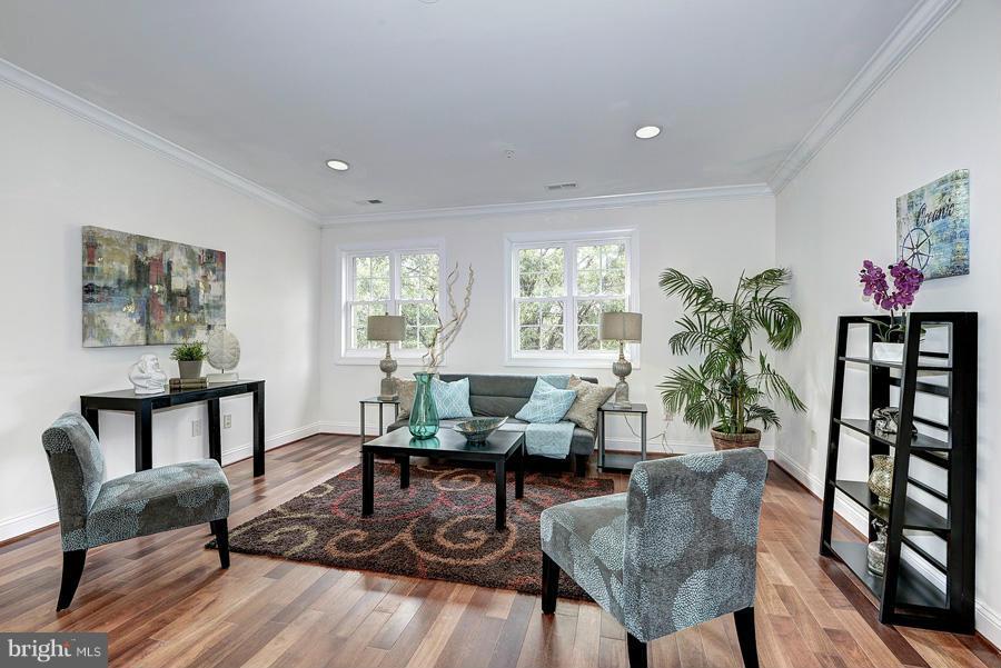 1424 L Street Southeast, Unit 302 Washington, DC 20003 - Photo 10 of 22 Living Room open and light filled
