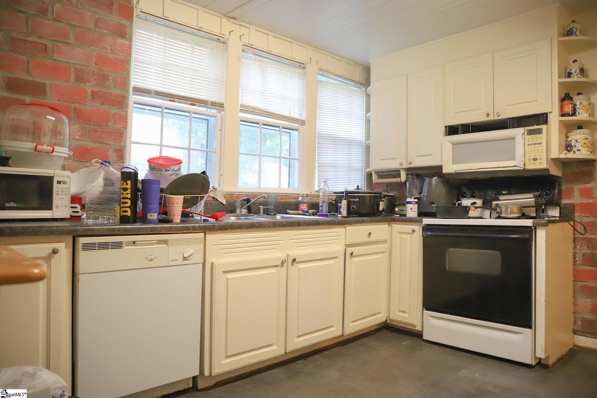 103 Maplebrook Street Laurens, SC 29360 - Photo 5 of 14 Gallery Image 5