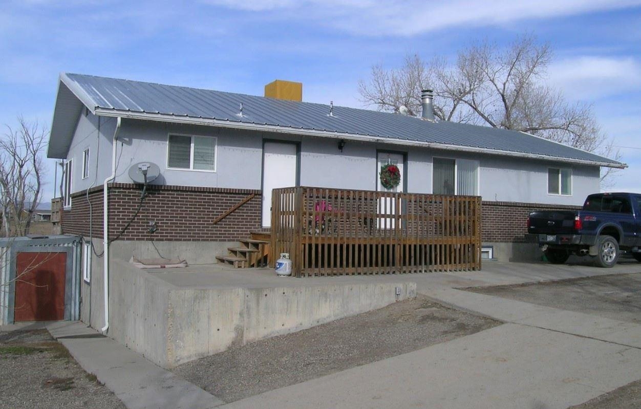 a view of a car park in front of house