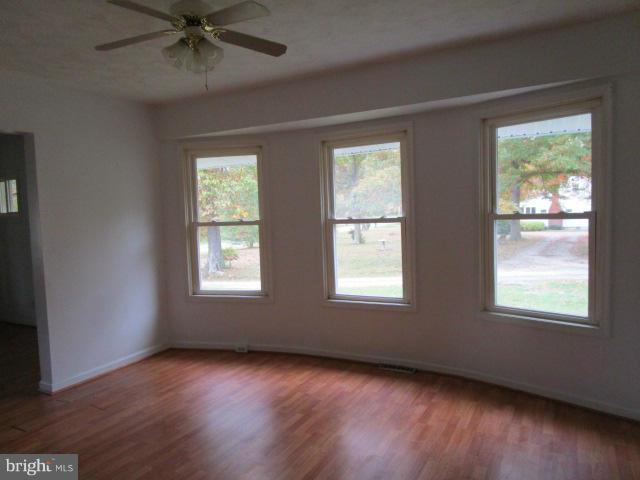 16807 Aquasco Road Brandywine, MD 20613 - Photo 3 of 25 Living Room