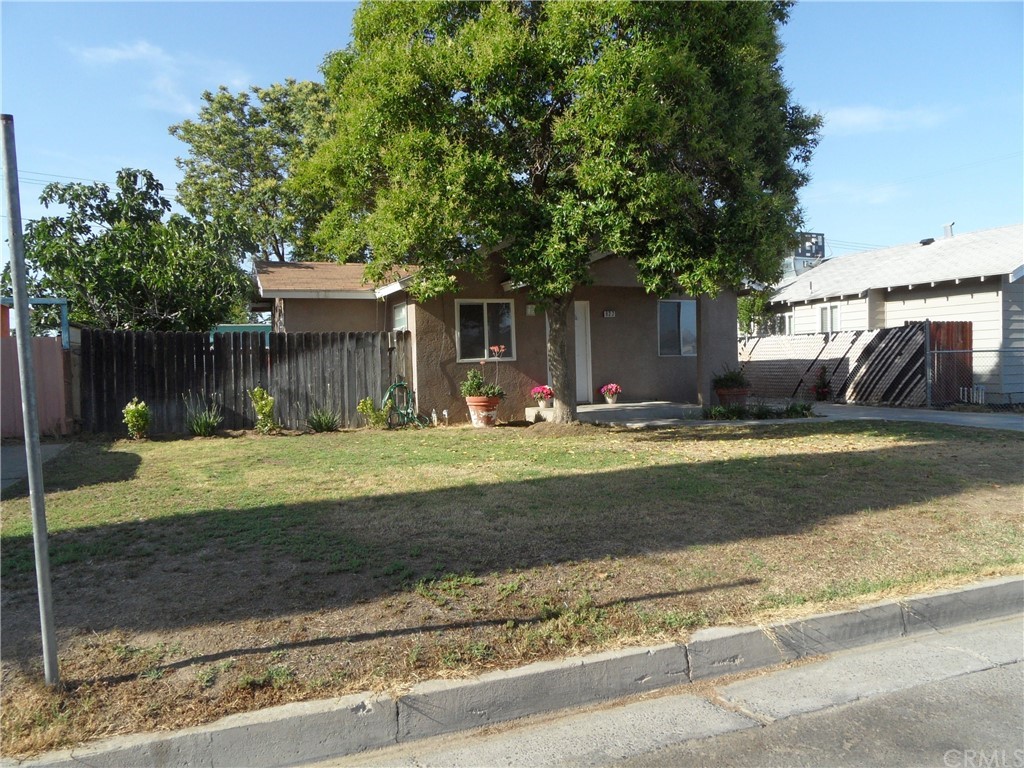 927 Daulton Avenue Madera, CA 93638 - Photo 2 of 34 a view of a house with a yard