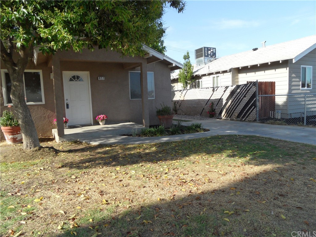 927 Daulton Avenue Madera, CA 93638 - Photo 3 of 34 a view of a house with backyard space and balcony