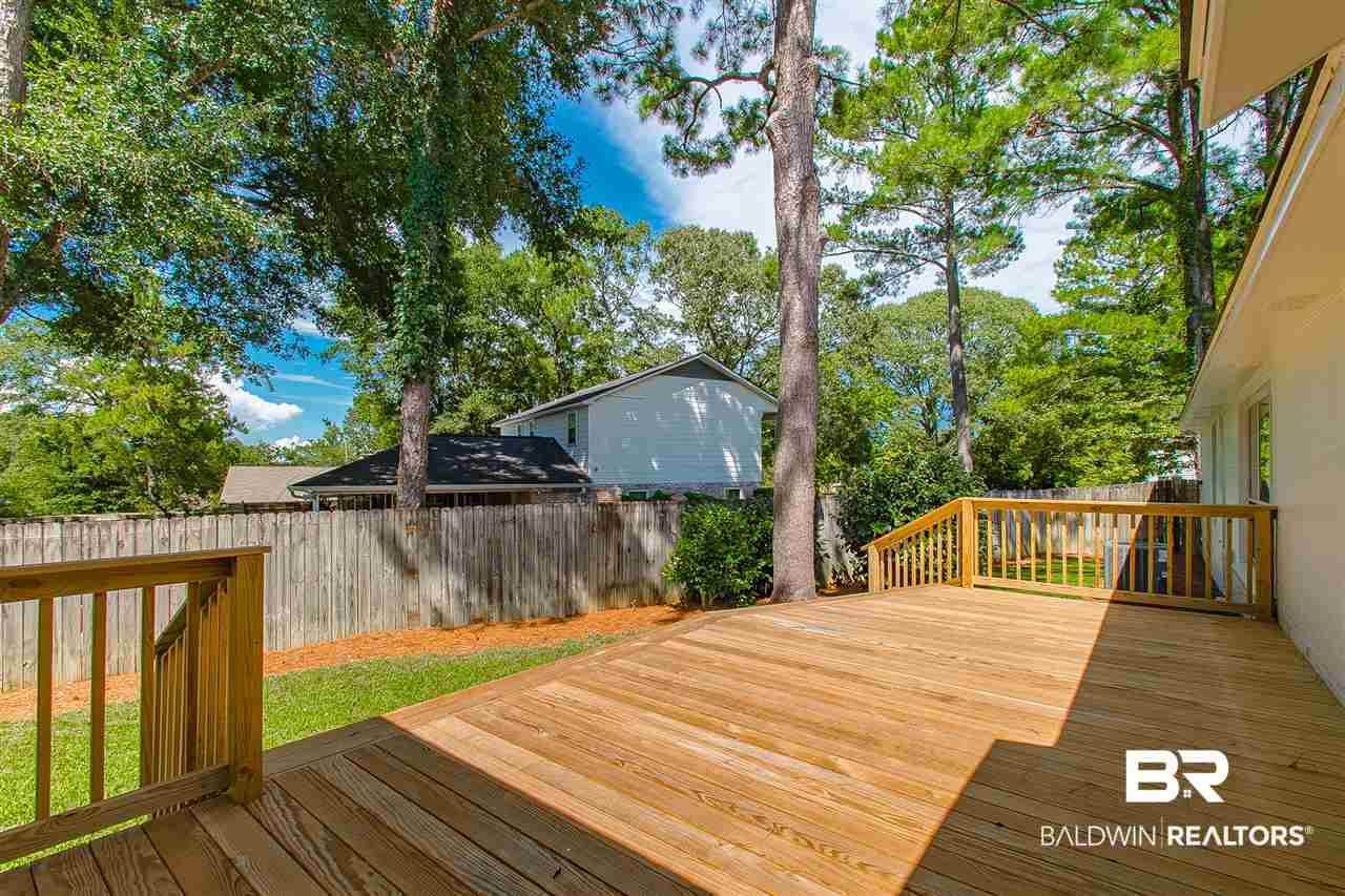 121 Pineridge Road Daphne, AL 36526 - Photo 36 of 41 New deck
