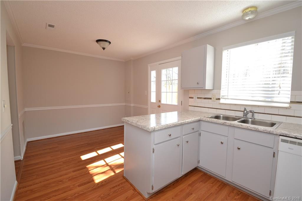 8256 Knights Bridge Road Charlotte, NC 28210 - Photo 4 of 12