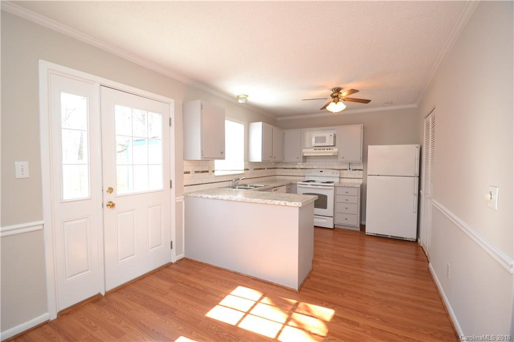 8256 Knights Bridge Road Charlotte, NC 28210 - Photo 5 of 12
