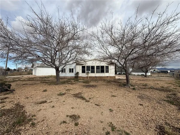 $1,200 | 2381 East Butler Avenue, Kingman, AZ 86409