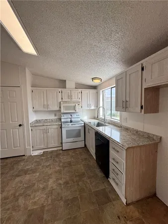 $1,200 | 2381 East Butler Avenue, Kingman, AZ 86409