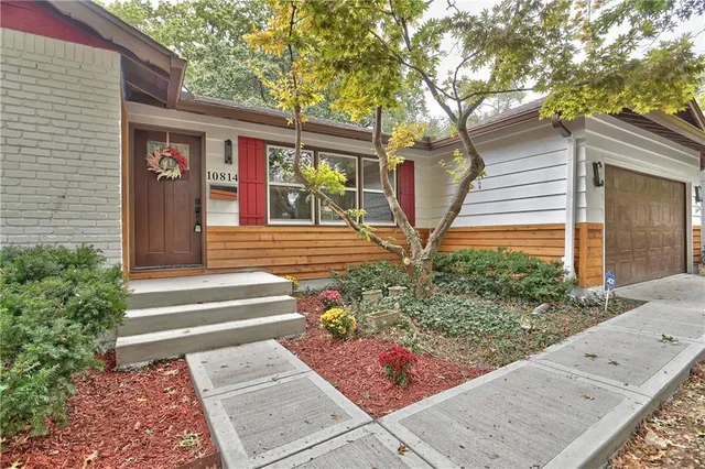 $405,000 | 10814 Oak Street, Kansas City, MO 64114
