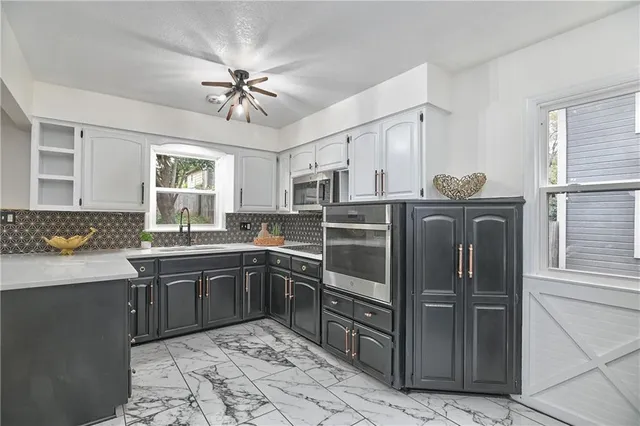 $405,000 | 10814 Oak Street, Kansas City, MO 64114