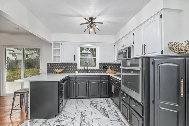 $405,000 | 10814 Oak Street, Kansas City, MO 64114