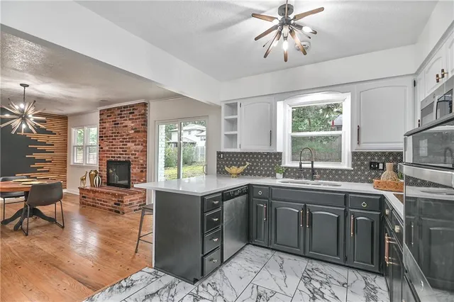 $405,000 | 10814 Oak Street, Kansas City, MO 64114