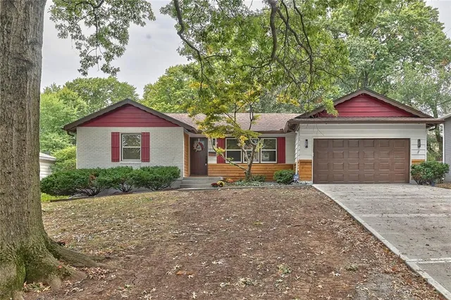 $405,000 | 10814 Oak Street, Kansas City, MO 64114