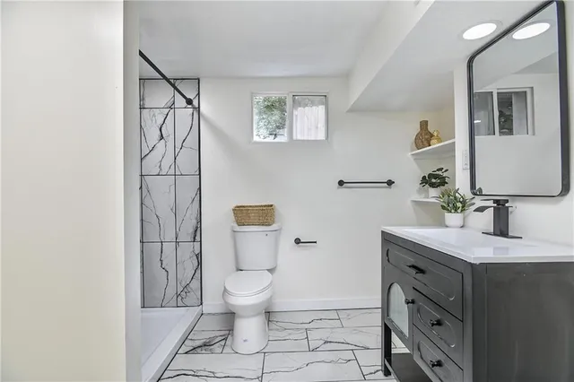 $405,000 | 10814 Oak Street, Kansas City, MO 64114