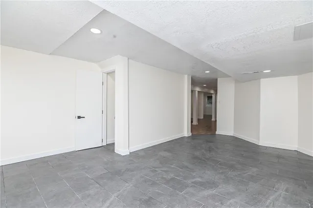 $405,000 | 10814 Oak Street, Kansas City, MO 64114