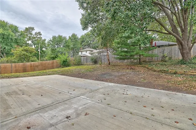 $405,000 | 10814 Oak Street, Kansas City, MO 64114