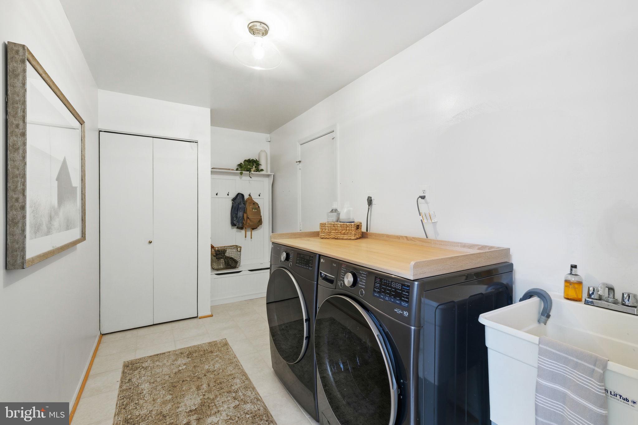 10900 Gainsborough Road Potomac, MD 20854 - Photo 22 of 44 a utility room with dryer and washer