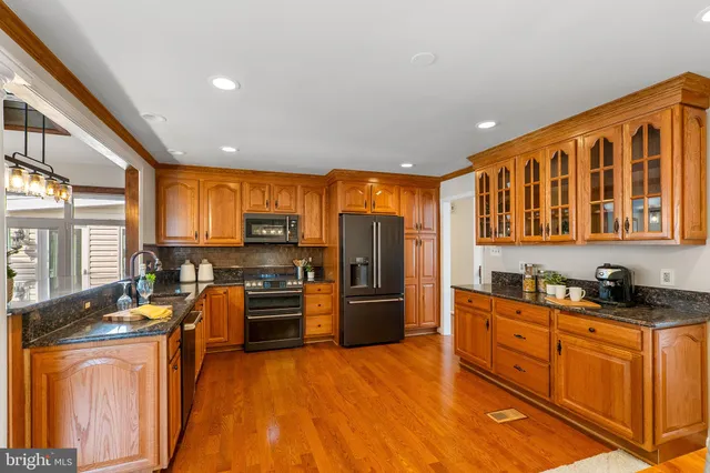 $999,950 | 6462 Honey Tree Court, Burke, VA 22015