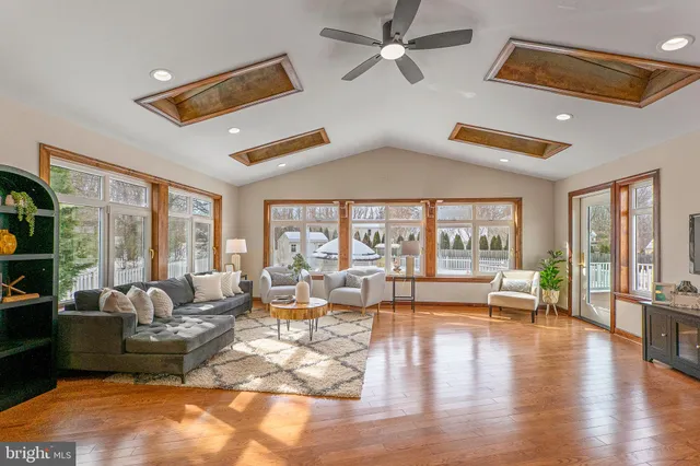 $999,950 | 6462 Honey Tree Court, Burke, VA 22015