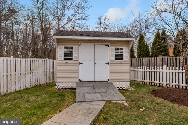 $999,950 | 6462 Honey Tree Court, Burke, VA 22015