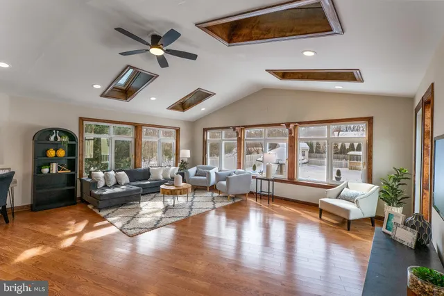 $999,950 | 6462 Honey Tree Court, Burke, VA 22015