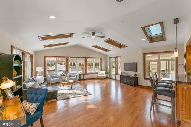 $999,950 | 6462 Honey Tree Court, Burke, VA 22015