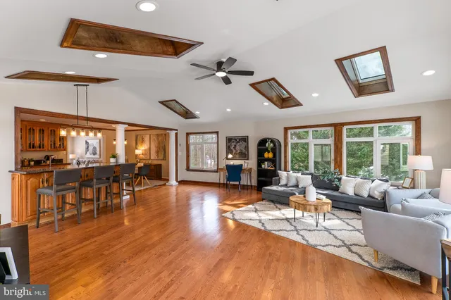 $999,950 | 6462 Honey Tree Court, Burke, VA 22015