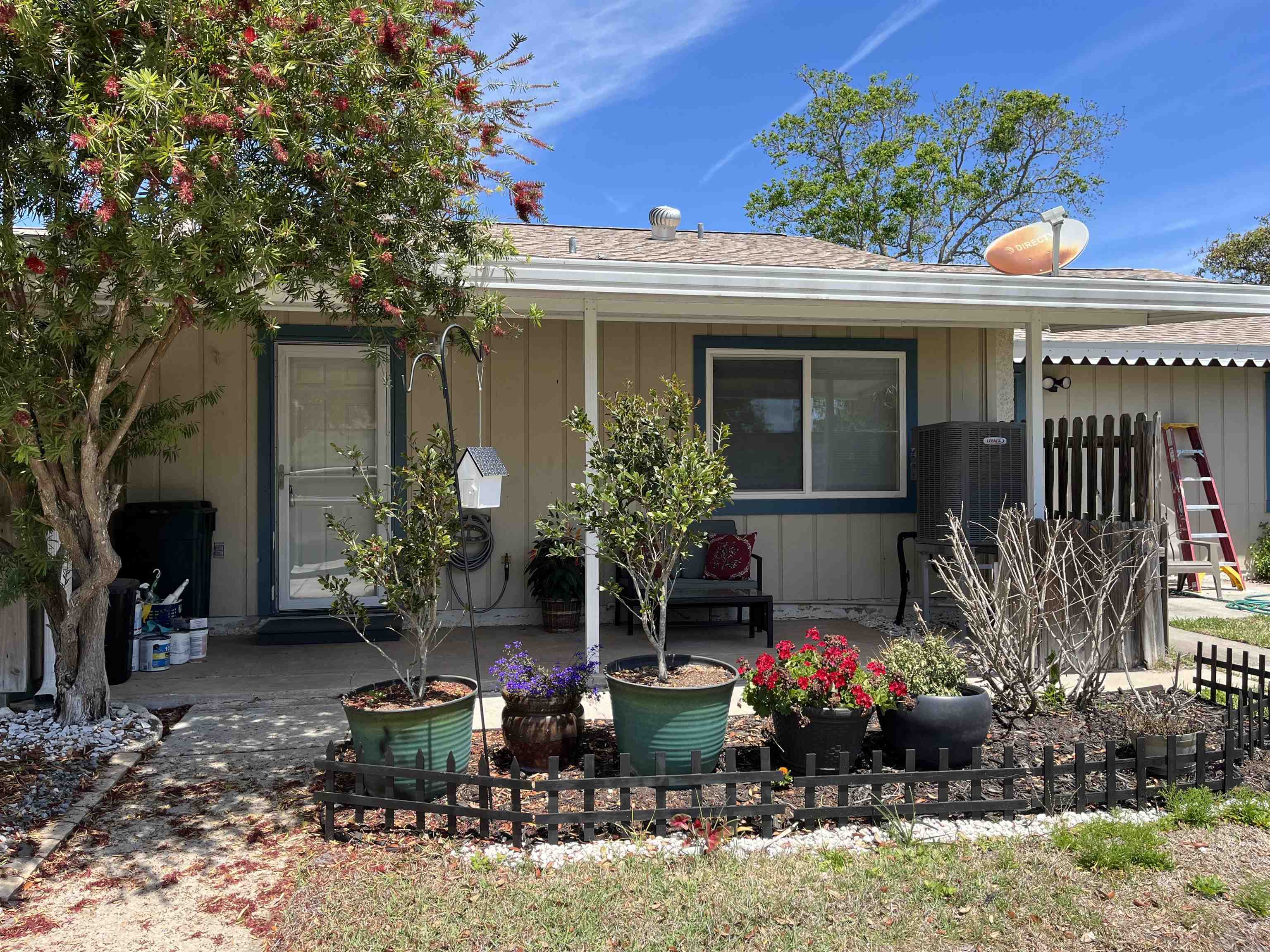 a front view of house with yard